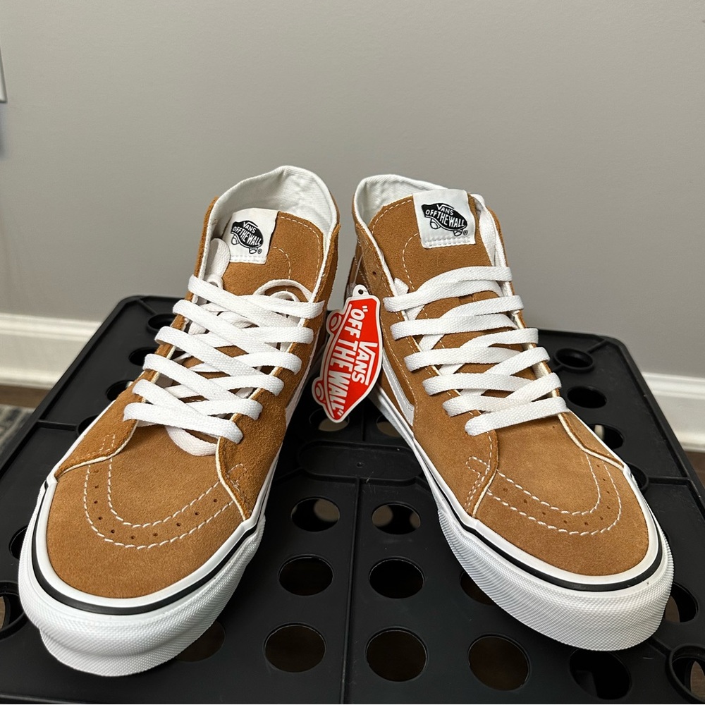 NWT MEERKAT COLOR THEORY SUEDE HIGHTOP VANS